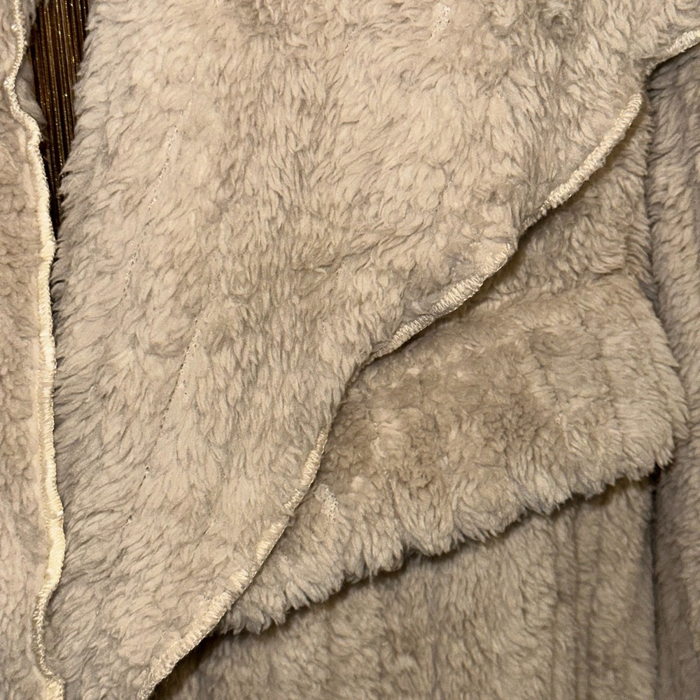 Elegant Beige Women's Cardigan - Picture 6 of 9